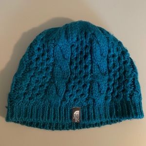Woman’s north face hat barely used